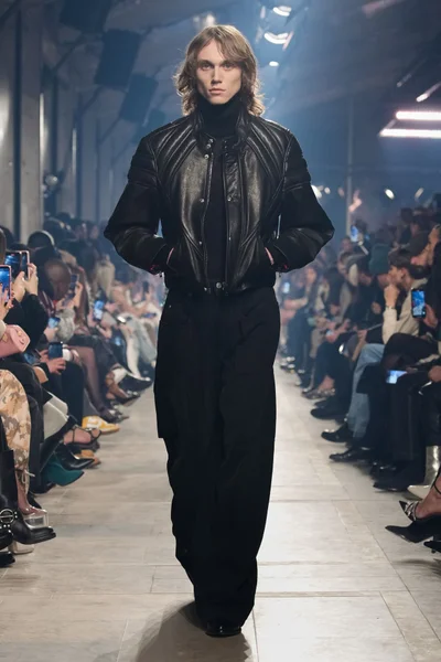 Look 48